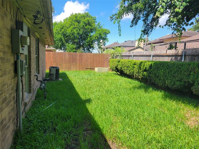 2034 Village Park Drive, Missouri City, TX 77489