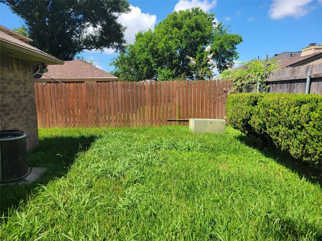 2034 Village Park Drive, Missouri City, TX 77489