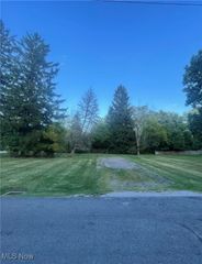 3737 Avondale Road, Woodmere, OH 44122