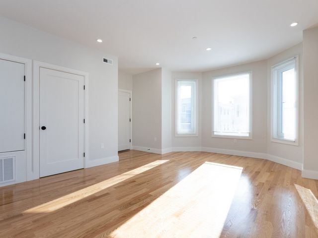 9 Tovar 3, Boston, MA 02122