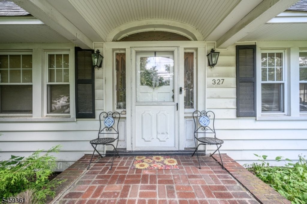 327 Rifle Camp Rd, Woodland Park, NJ 07424 — photo 2