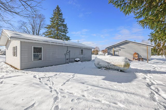 3955 N River Drive, Newaygo, MI 49337