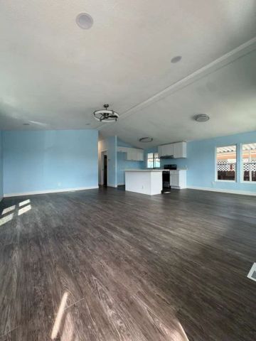 215 S Sullivan 109, Santa Ana, CA 92704