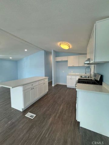 215 S Sullivan 109, Santa Ana, CA 92704