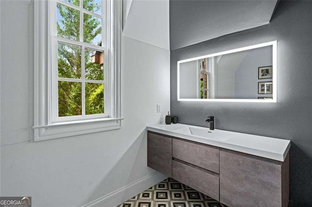 453 Londonberry Road NW, Atlanta, GA 30327