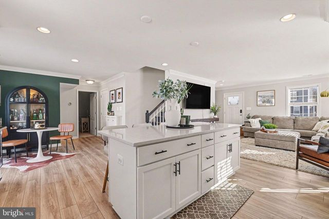 25 NATURES WAY CIR, New Oxford, PA 17350