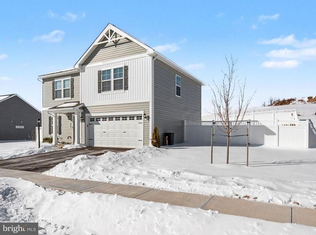 25 NATURES WAY CIR, New Oxford, PA 17350