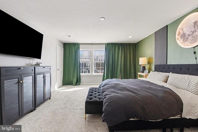 25 NATURES WAY CIR, New Oxford, PA 17350