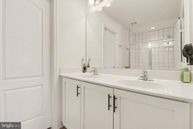 25 NATURES WAY CIR, New Oxford, PA 17350