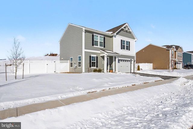 25 NATURES WAY CIR, New Oxford, PA 17350