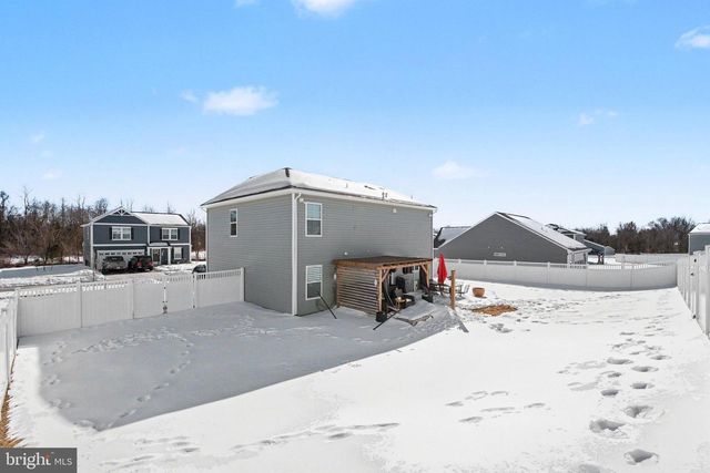 25 NATURES WAY CIR, New Oxford, PA 17350