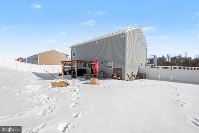 25 NATURES WAY CIR, New Oxford, PA 17350