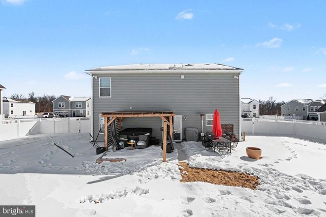 25 NATURES WAY CIR, New Oxford, PA 17350