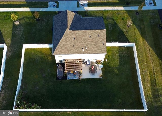 25 NATURES WAY CIR, New Oxford, PA 17350