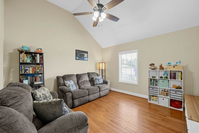 1108 Gunpoint Dr, Clarksville, TN 37042