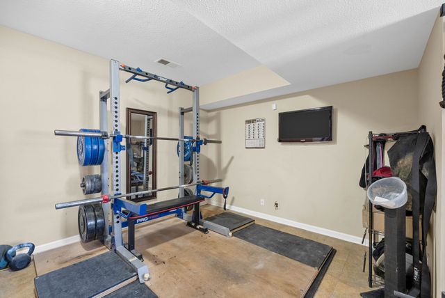 1108 Gunpoint Dr, Clarksville, TN 37042