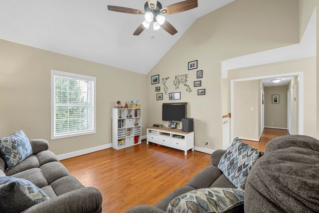 1108 Gunpoint Dr, Clarksville, TN 37042