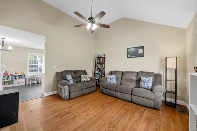 1108 Gunpoint Dr, Clarksville, TN 37042