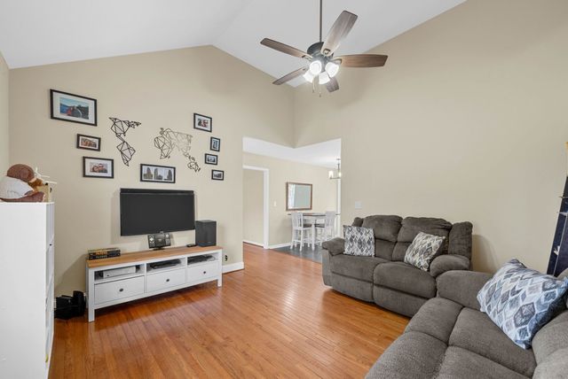 1108 Gunpoint Dr, Clarksville, TN 37042