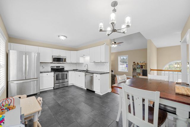 1108 Gunpoint Dr, Clarksville, TN 37042