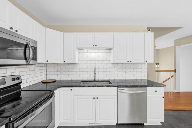 1108 Gunpoint Dr, Clarksville, TN 37042