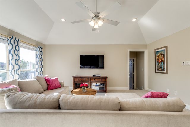 2644 Round Table Boulevard, Lewisville, TX 75056