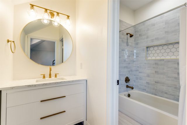 2644 Round Table Boulevard, Lewisville, TX 75056