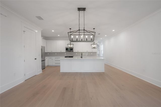 801 E NORTH STREET, Tampa, FL 33604