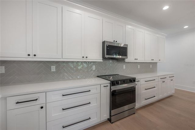 801 E NORTH STREET, Tampa, FL 33604