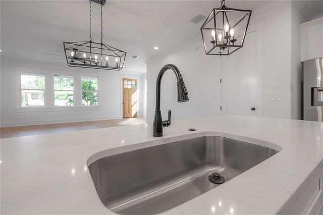 801 E NORTH STREET, Tampa, FL 33604