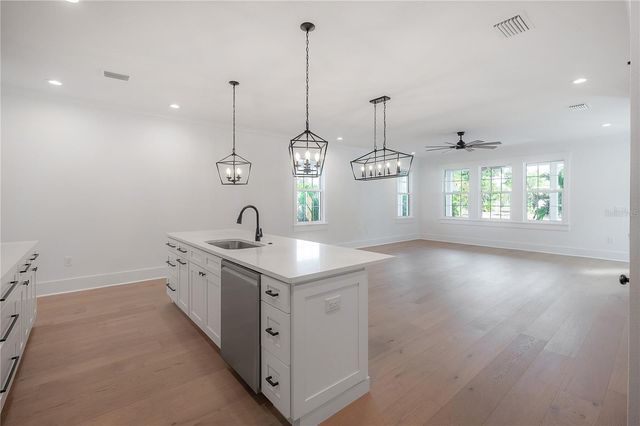 801 E NORTH STREET, Tampa, FL 33604