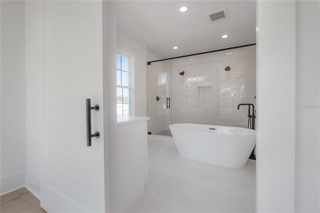 801 E NORTH STREET, Tampa, FL 33604