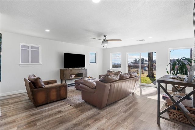 6837 Briar Road, Azle, TX 76020