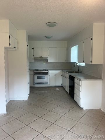 22510 E 98th Street S, Broken Arrow, OK 74014