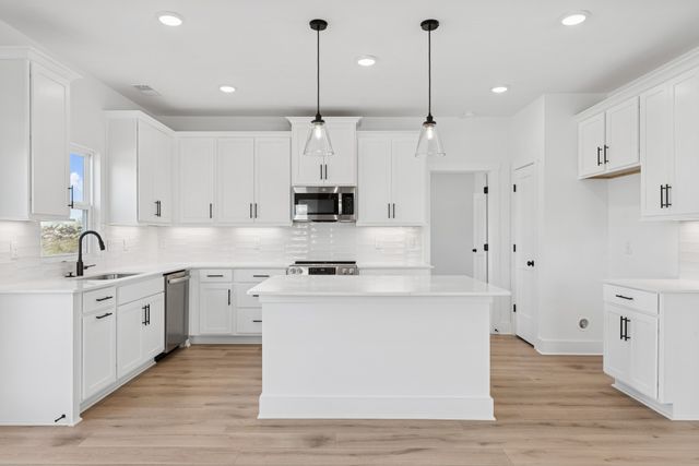 3204 Gravity Dr, Columbia, TN 38401