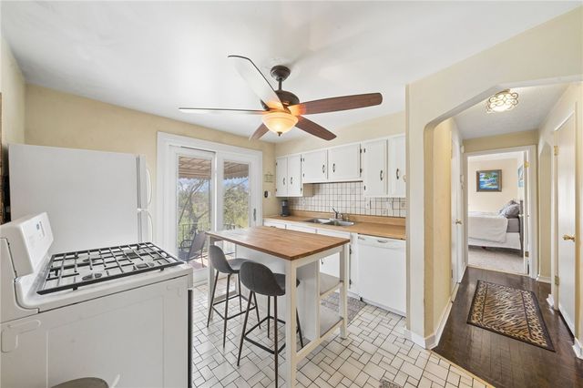 1320 Lebanon Church Rd, West Mifflin, PA 15236