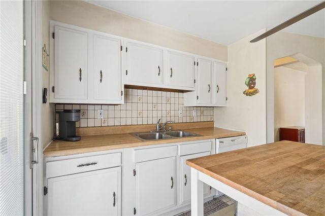 1320 Lebanon Church Rd, West Mifflin, PA 15236