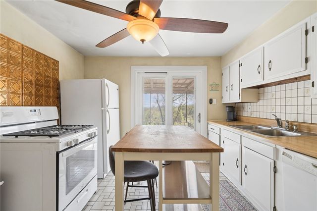 1320 Lebanon Church Rd, West Mifflin, PA 15236