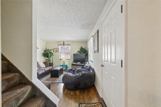 1320 Lebanon Church Rd, West Mifflin, PA 15236