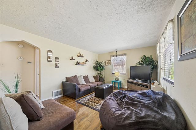 1320 Lebanon Church Rd, West Mifflin, PA 15236