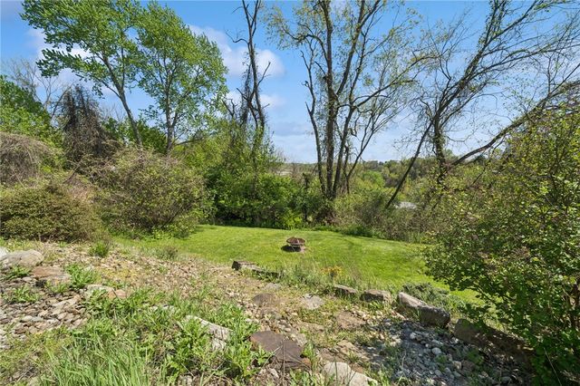 1320 Lebanon Church Rd, West Mifflin, PA 15236