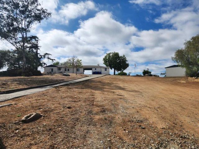 1060 Crest View Dr, Vista, CA 92081