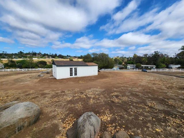 1060 Crest View Dr, Vista, CA 92081