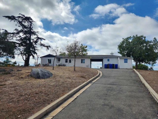 1060 Crest View Dr, Vista, CA 92081