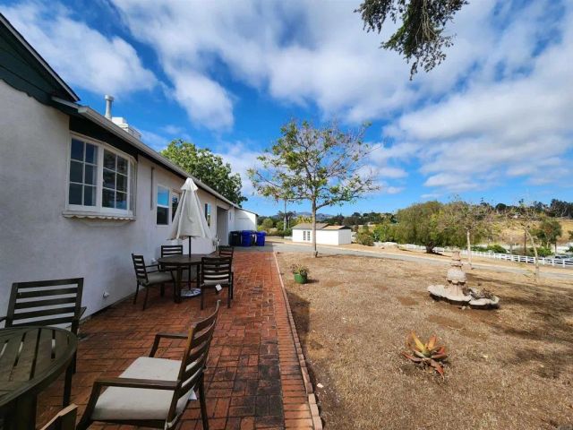 1060 Crest View Dr, Vista, CA 92081