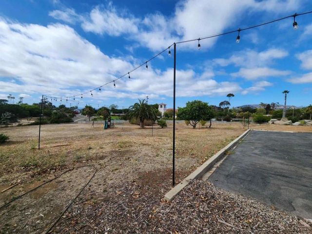 1060 Crest View Dr, Vista, CA 92081