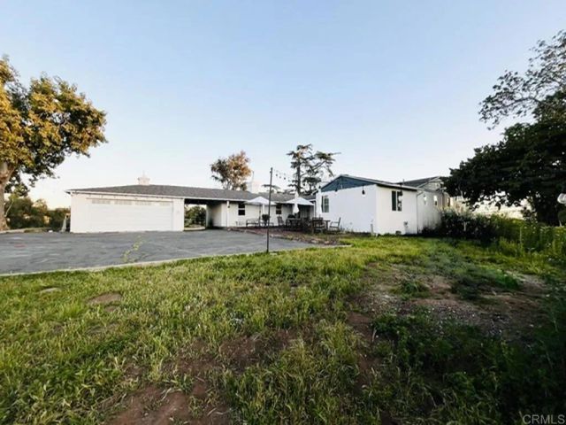 1060 Crest View Dr, Vista, CA 92081