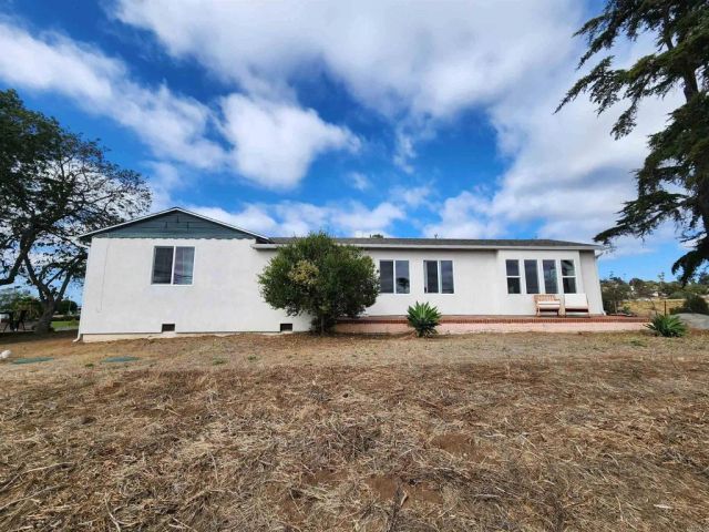 1060 Crest View Dr, Vista, CA 92081