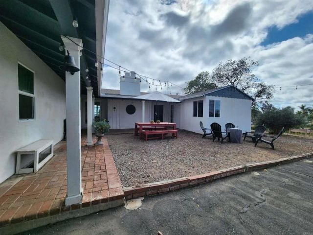 1060 Crest View Dr, Vista, CA 92081