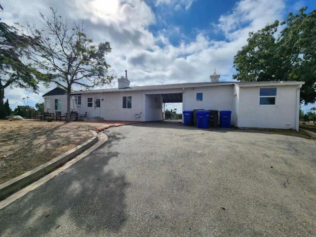 1060 Crest View Dr, Vista, CA 92081